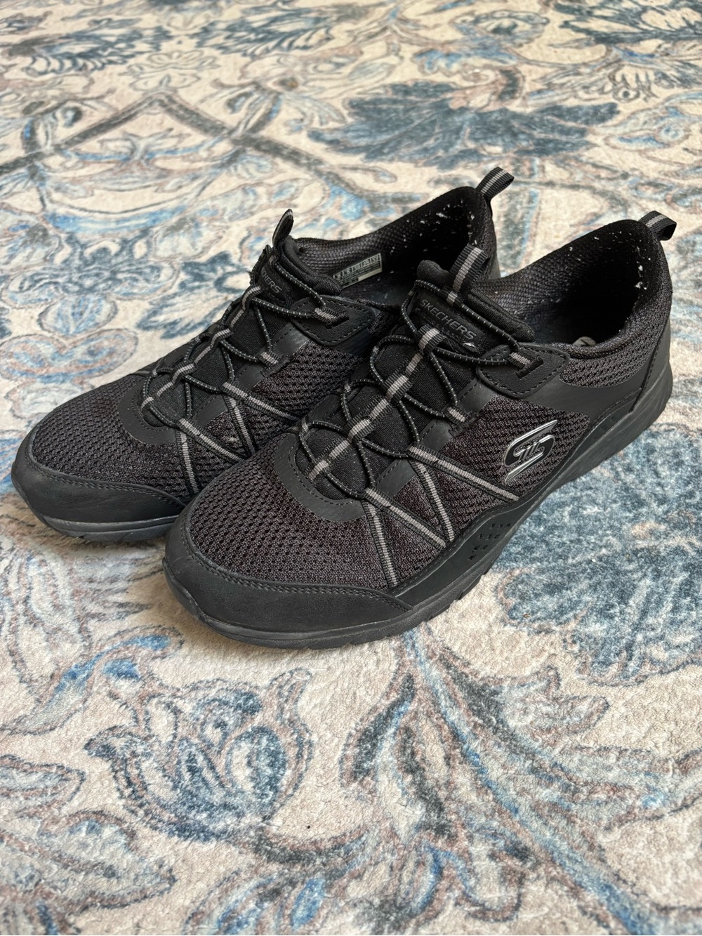 Skechers size 8